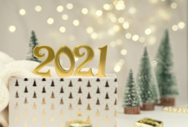 Altın Bokeh geçmişi üzerine 2021 numara. Yeni yıl havası, Noel, tebrik kartı, yeni yıl geçmişi..
