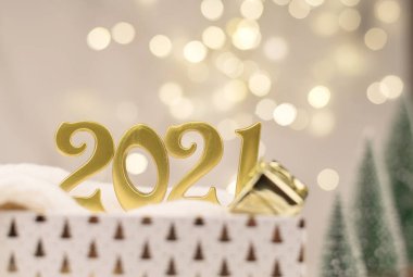 Altın Bokeh geçmişi üzerine 2021 numara. Yeni yıl havası, Noel, tebrik kartı, yeni yıl geçmişi..
