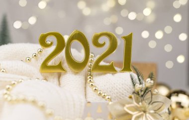 Altın Bokeh geçmişi üzerine 2021 numara. Yeni yıl havası, Noel, tebrik kartı, yeni yıl geçmişi..