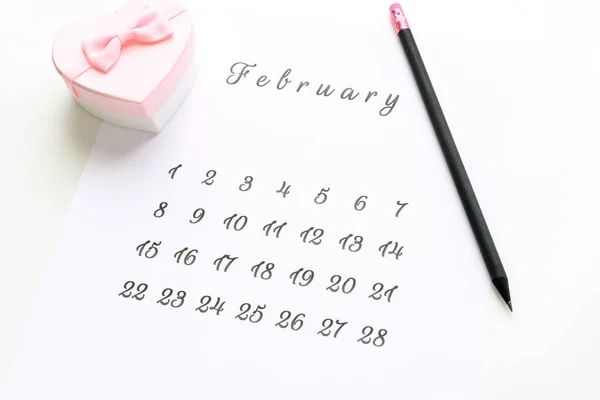 Calendario Febrero Con Caja Regalo Rosa Corazón Parte Superior Tarjeta — Foto de Stock