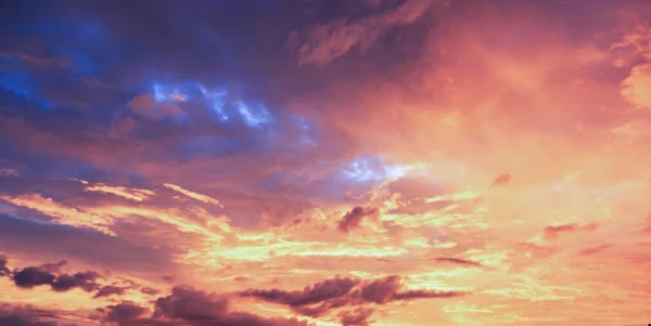 bulutlar ve gökyüzü 