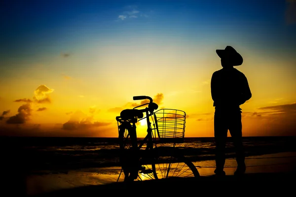 Man in the morning at the beach. — Stock Photo, Image