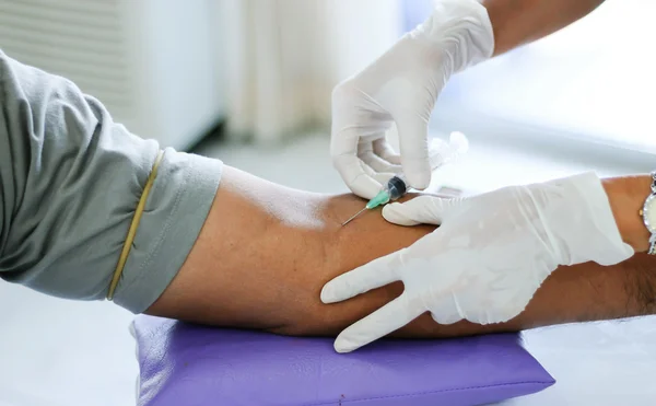 Bir kan toplama hemşire