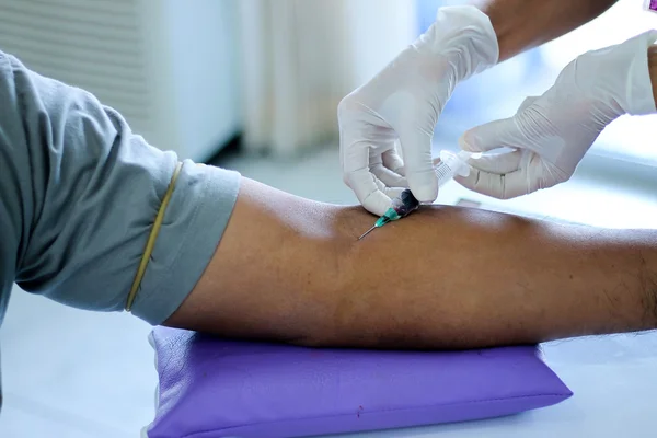 Enfermera recogiendo una sangre Imagen De Stock