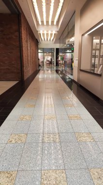 Modern deponun bulanık arkaplanı.