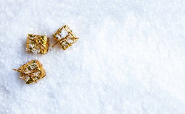 Yılbaşı ya da Noel hediyeli karlı arka plan