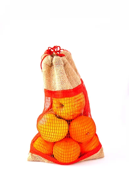 Frutas Laranja Frescas Saco Serapilheira Fundo Branco — Fotografia de Stock