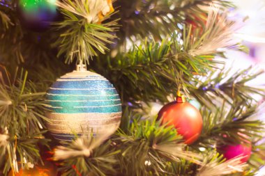 Madalyalı Noel ağacı dalları