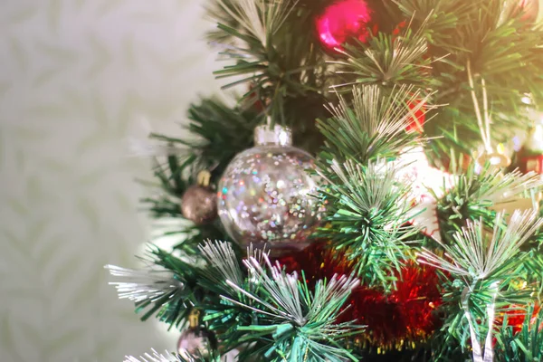 Traditionell Geschmückter Weihnachtsbaum — Stockfoto