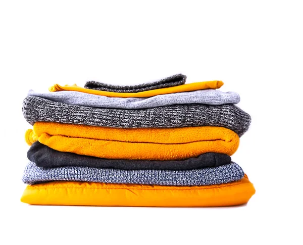 Pilha Roupa Tricotada Quente Camisolas Amarelas Cinzentas Quentes Jumpers Pilha — Fotografia de Stock