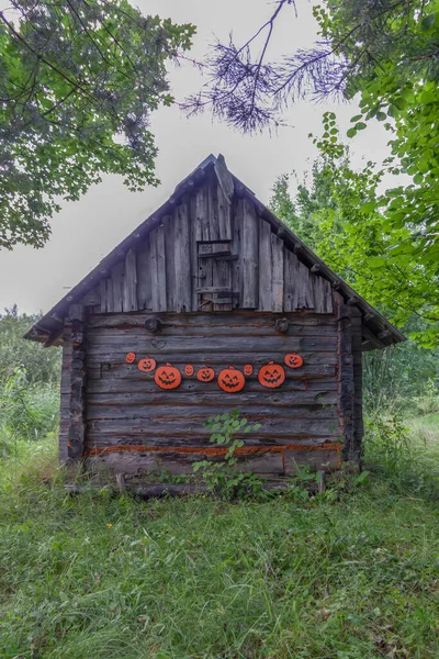 Halloween Dekoráció Szabadban Papír Koszorú Aranyos Sütőtök Lóg Falon Régi — Stock Fotó