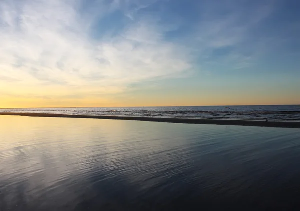 Paesaggio acquatico del Mar Baltico a Jurmala in Lettonia . — Foto Stock