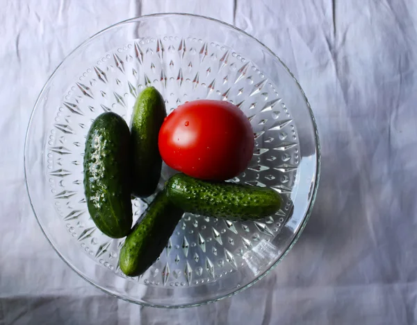 Verdure fresche in ciotola di vetro — Foto Stock