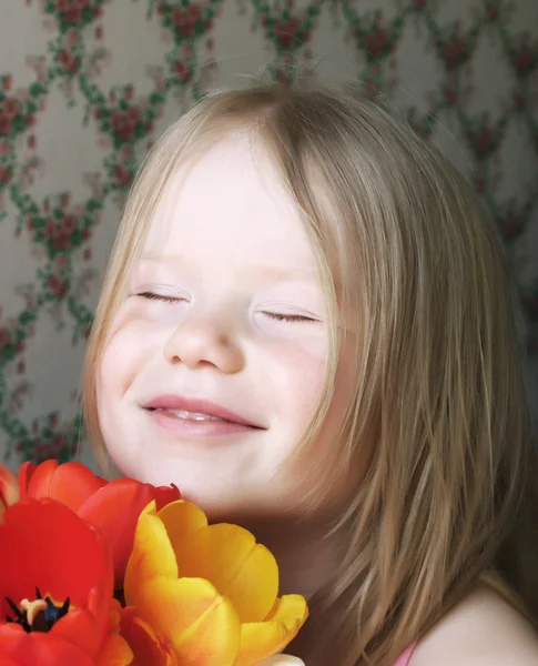 Little blond girl  with tulips — Stock Photo, Image