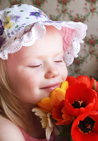 Little blond girl  with tulips — Stock Photo, Image