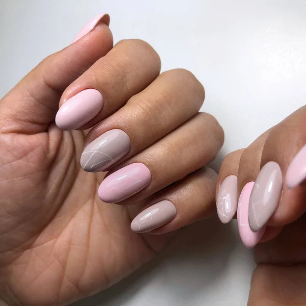 Manicura Multicolorida Perto Mãos Mulher Jovem Com Manicure Bright Pastel — Fotografia de Stock