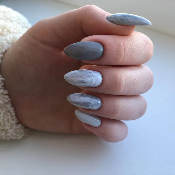 Manicura Multicolorida Perto Mãos Mulher Jovem Com Manicure Bright Pastel — Fotografia de Stock