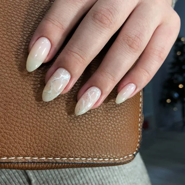 Veelkleurige Manicure Van Dichtbij Jonge Vrouw Handen Met Pastel Manicure — Stockfoto