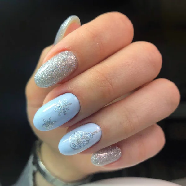 Creatief Nieuwjaar Manicure Snow Manicure Gekleurde Nagel Pools Met Zilveren — Stockfoto