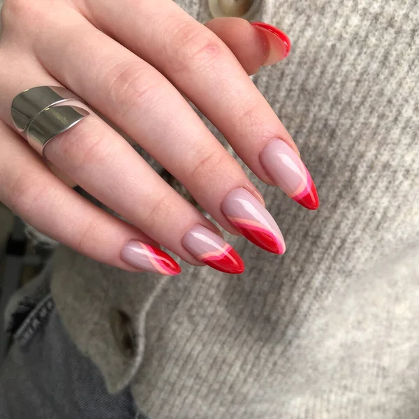 Veelkleurige Manicure Van Dichtbij Jonge Vrouw Handen Met Pastel Manicure — Stockfoto