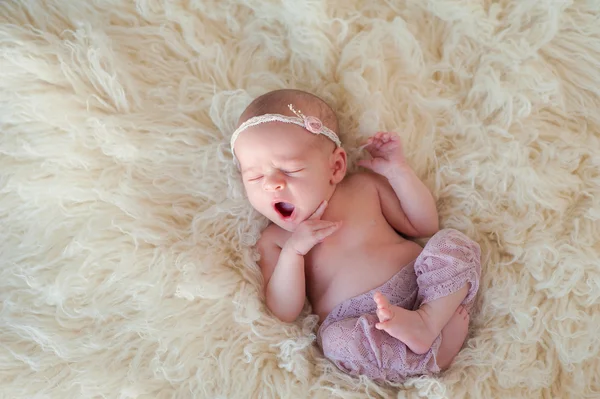 Yawning Newborn Baby Girl — Stock Photo, Image