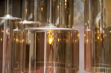 Retro ışık dekoru parlıyor