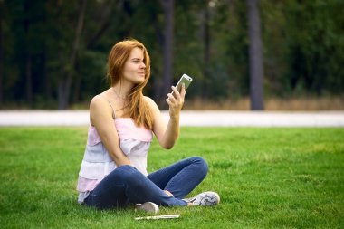 kırık telefon kızgın kadın