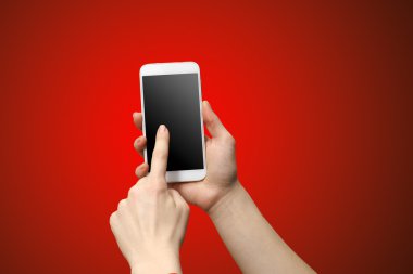 bir telefon tutarak el