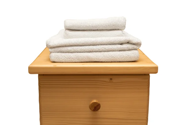 Cômoda com uma toalha limpa — Fotografia de Stock