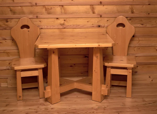 Cadeira de madeira simples no quarto de madeira — Fotografia de Stock