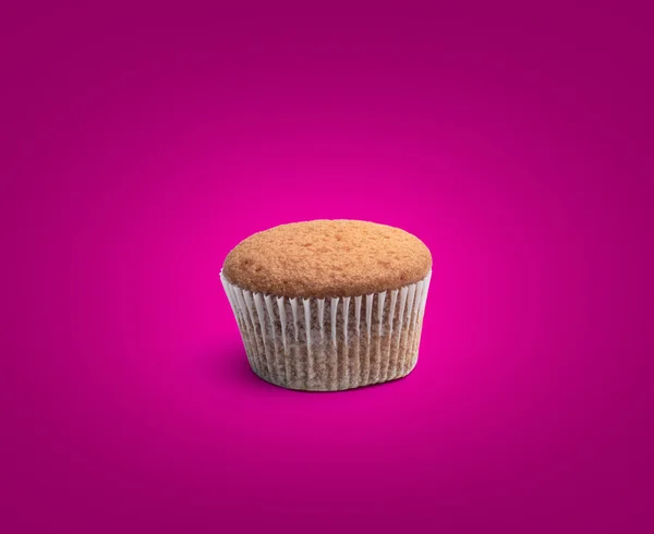 Tre muffins på ett träbord — Stockfoto