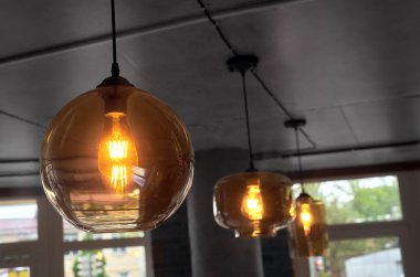 Retro ışık dekoru parlıyor