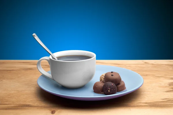 Cupcakes with chocolate on the plate — Stock Photo, Image