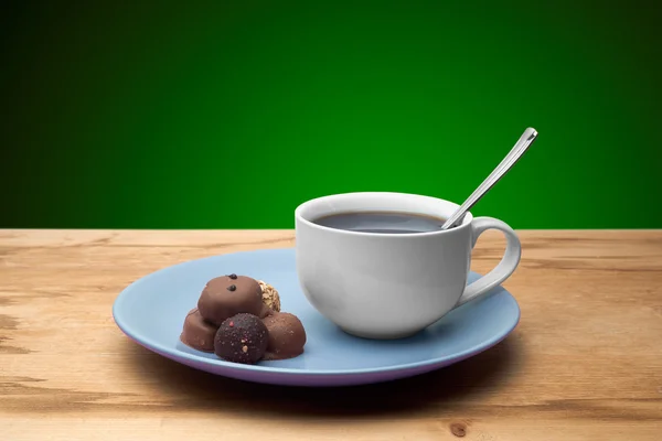 Magdalenas con chocolate en el plato — Foto de Stock