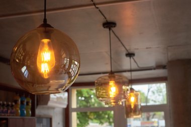 Retro ışık dekoru parlıyor