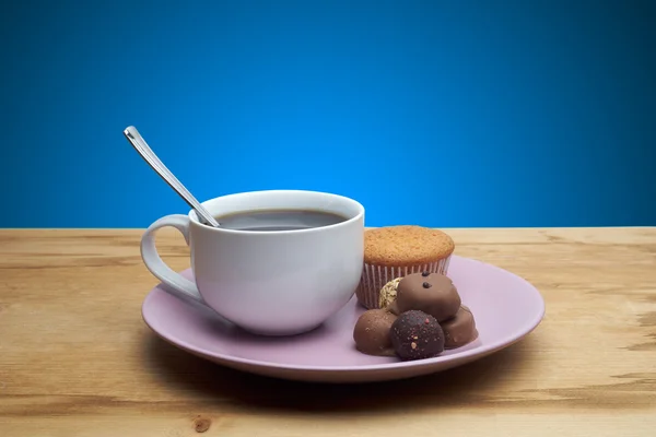 Cupcakes with chocolate on the plate — Stock Photo, Image