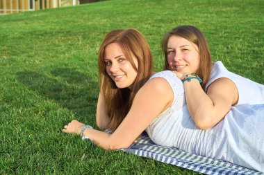 Parktaki mutlu arkadaşlar