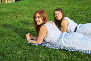 Parktaki mutlu arkadaşlar