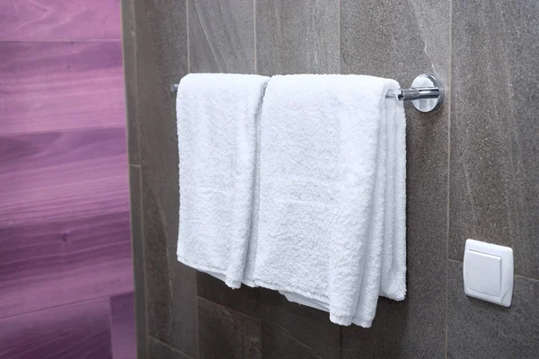 Asciugamano in bagno — Foto Stock