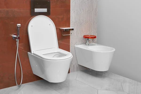 Toilet en Bidet in een moderne badkamer — Stockfoto