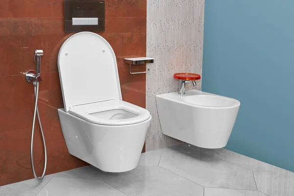 Toilet en Bidet in een moderne badkamer — Stockfoto