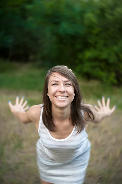 Portrait of a smiling girl on a background of nature — Stock Photo, Image