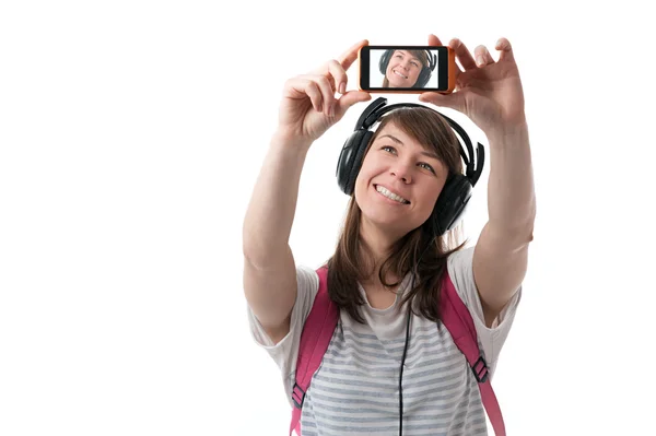 Fiatal nő vesz selfie smartphone kamera és hallgató t — Stock Fotó