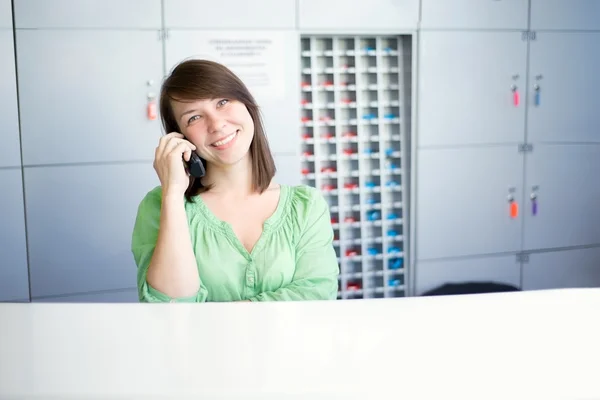 Laughing consultant speaking on the phone — Stock Photo, Image