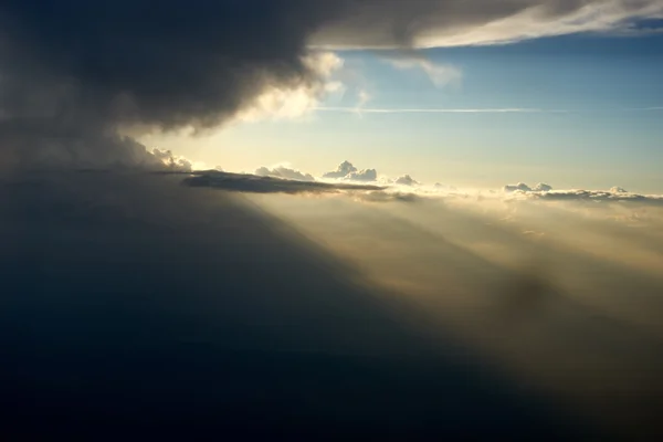 晴れた空の抽象的な背景、美しい cloudscape — ストック写真