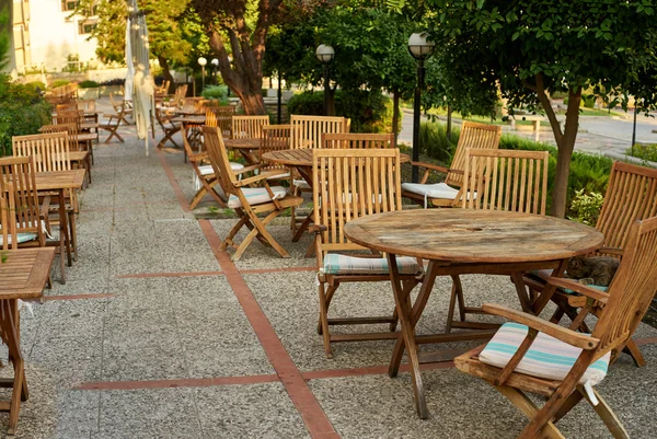 Cafeterías en la terraza de verano — Foto de Stock