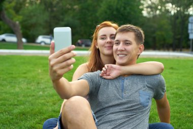 Genç güzel çekim kendi kendine portre Çift