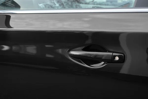 黒い車のドアハンドル — ストック写真