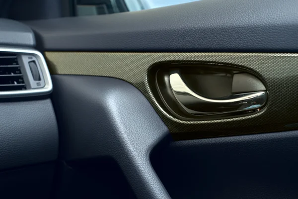 Interior del coche - vista de la puerta delantera — Foto de Stock