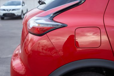 Açık tank kırmızı araba